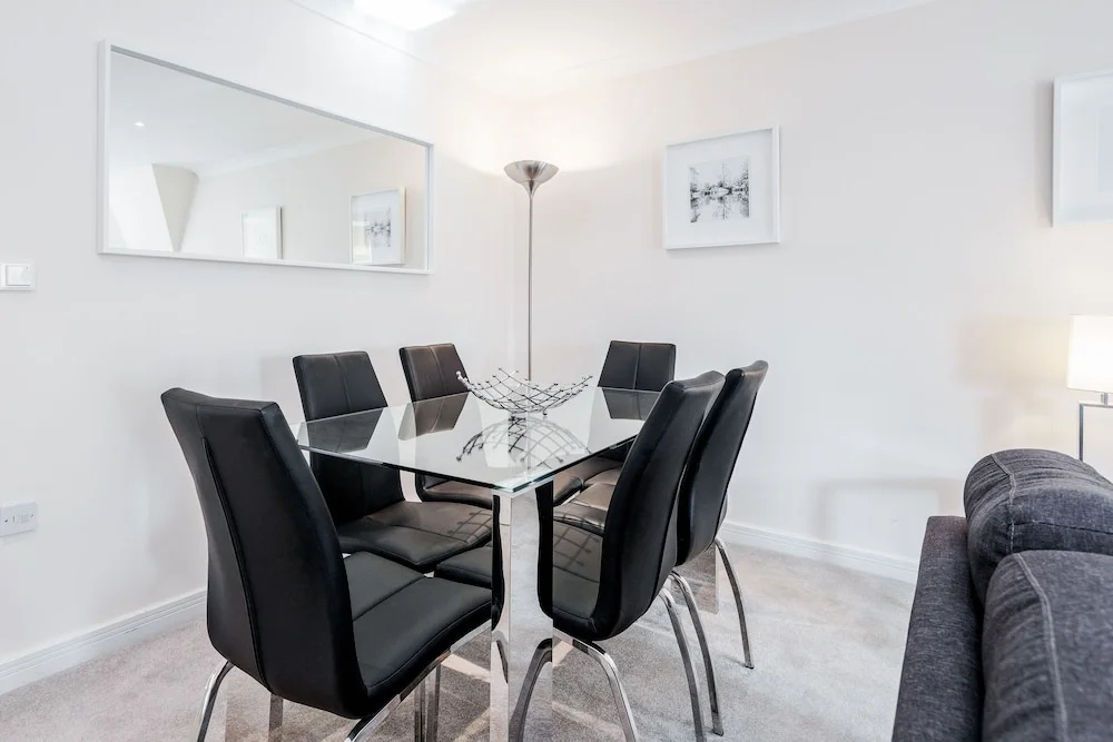Roomspace Serviced Apartments - Royal Swan Quarter