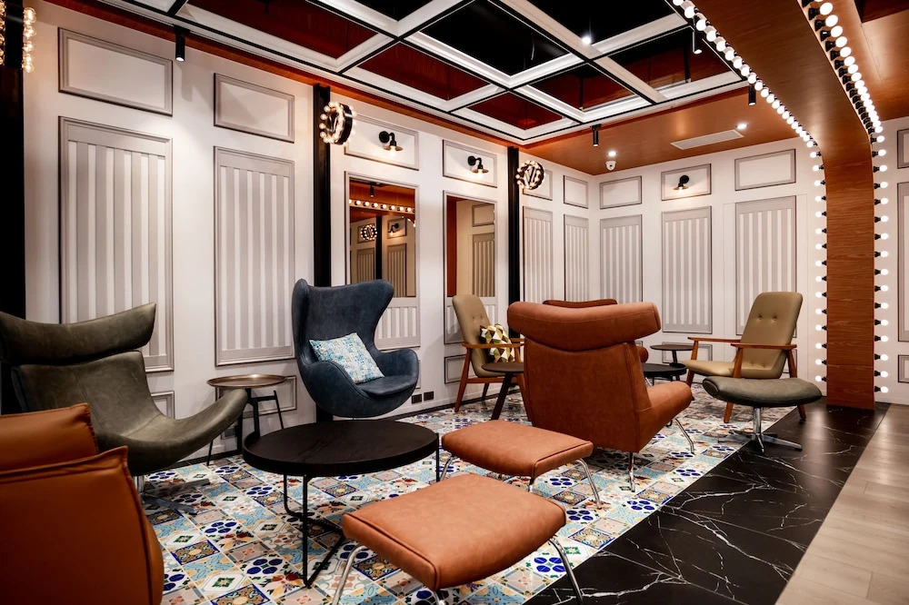 Voyager Hotel