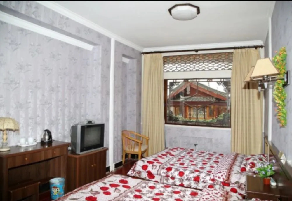 Wolong Inn