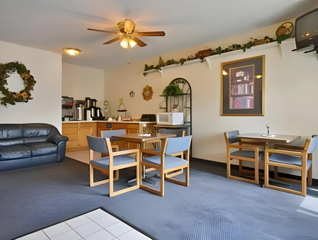 Boarders Inn & Suites by Cobblestone Hotels Waterloo Cedar Falls