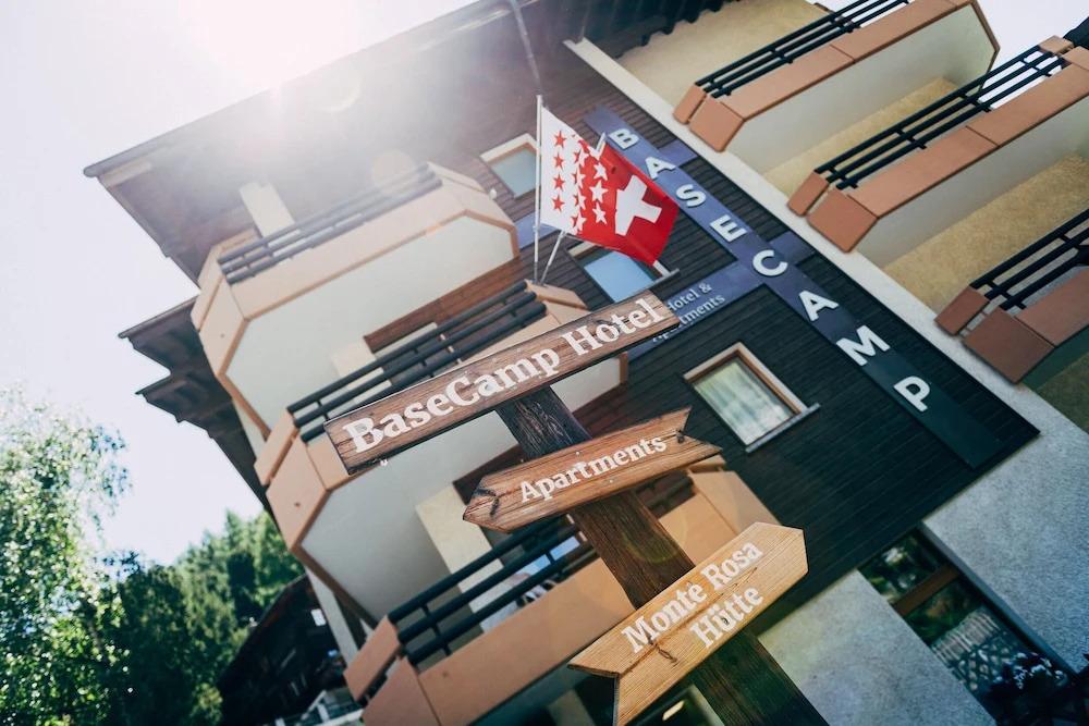 BaseCamp Hotel