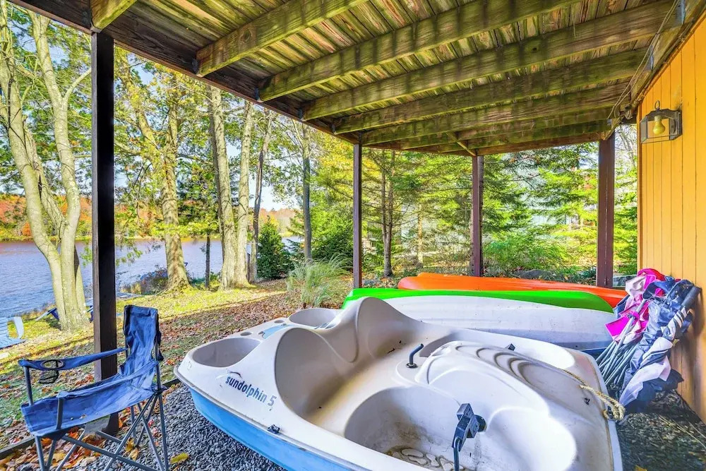 Walk to Beach: Arrowhead Lake Home