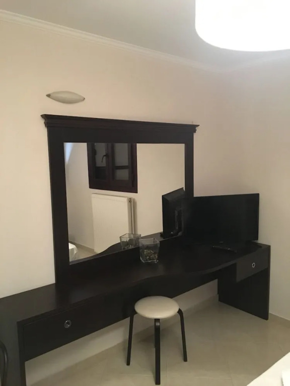 Charming 2-bed House in Kallithea