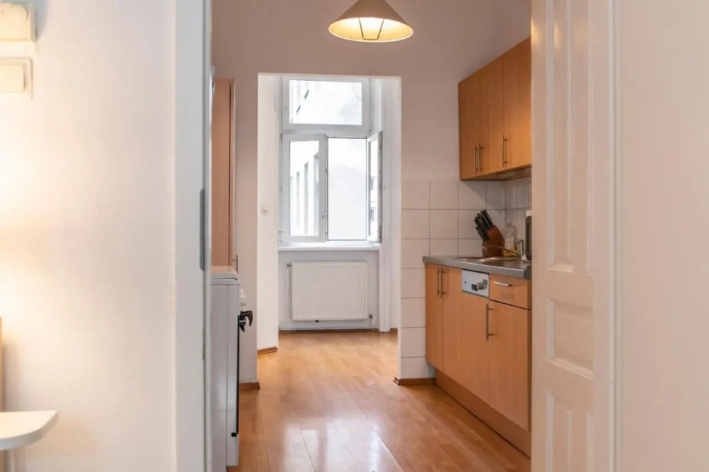 Fulfilling 2BR Apt. Very Central and Good Located