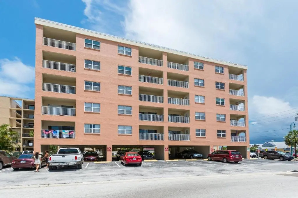 #302 Beach Place Condos