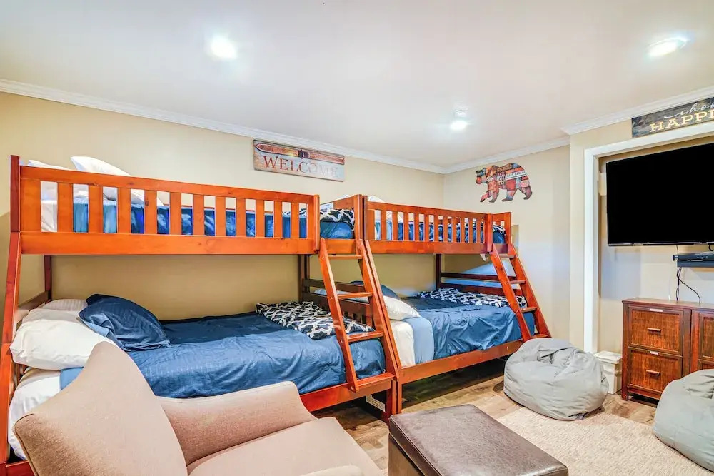 Walk to Giant Steps & Hot Tub: Brian Head Condo!