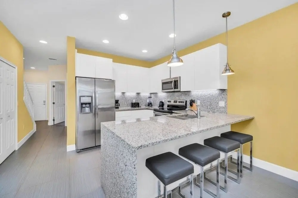 3 Bedroom Modern Town Home With Pool Near Disney! 3 Townhouse by Redawning