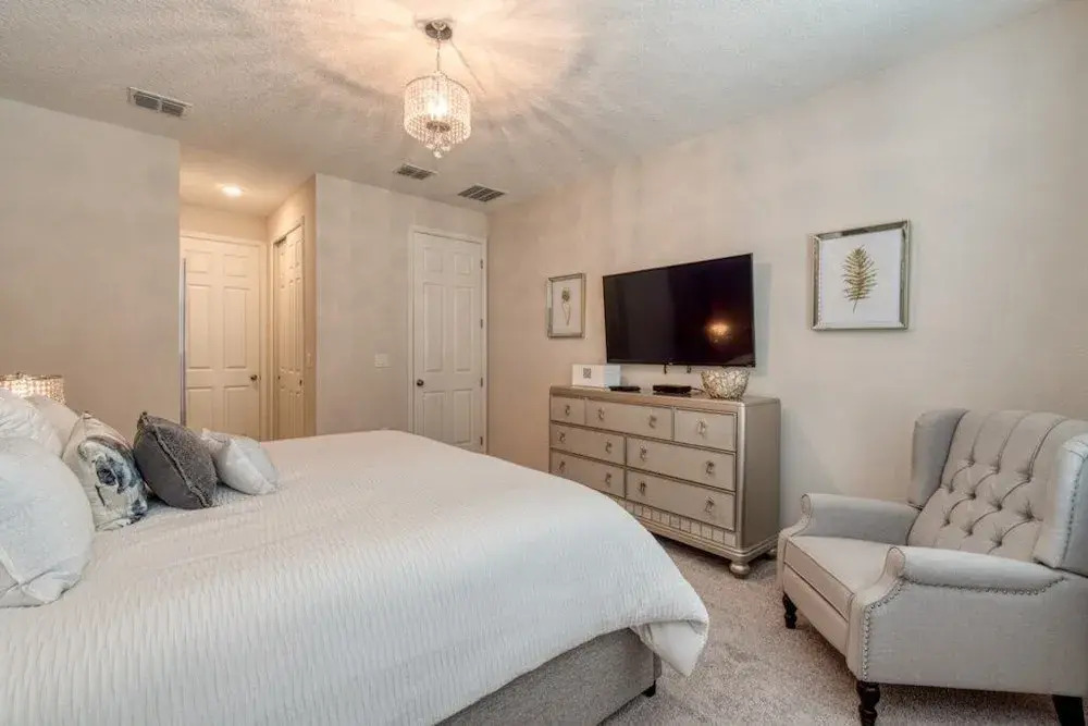 "sanitized" Solara Beautiful Home! 4 Bedroom Townhouse by Redawning