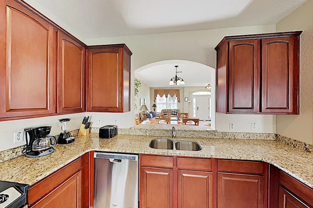 Windsor Hills Oasis: Private Pool, Spa & Game Room 6 Bedroom Home
