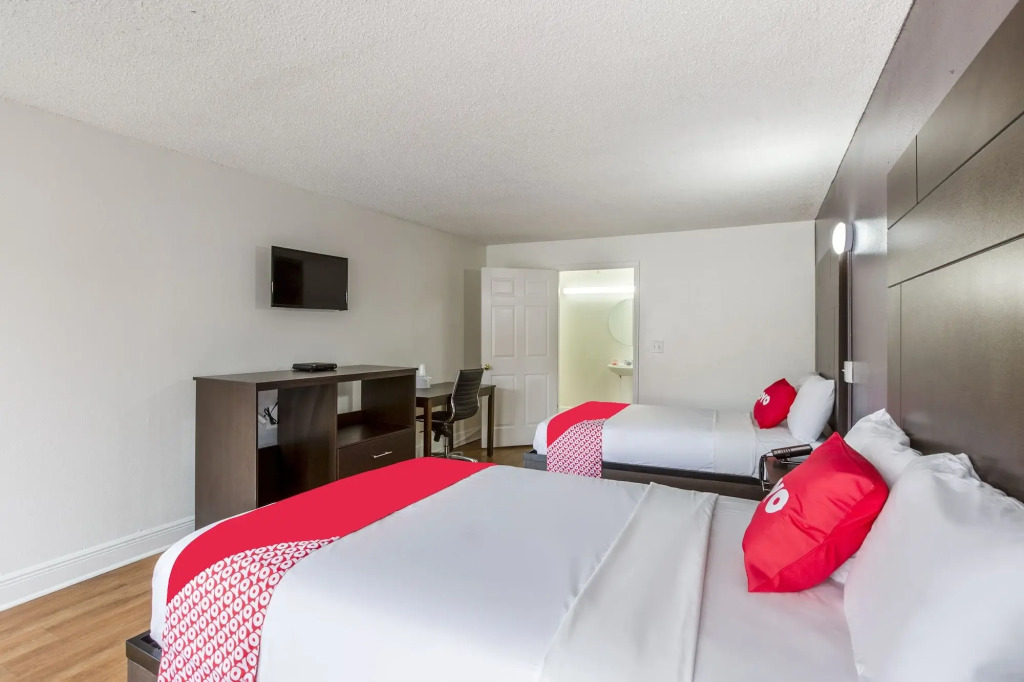 Calloway Inn & Suites