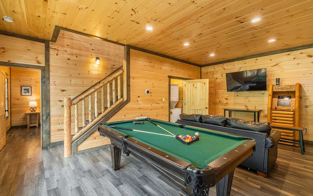 New 3BR Hot Tub Game Room 3 King Suites