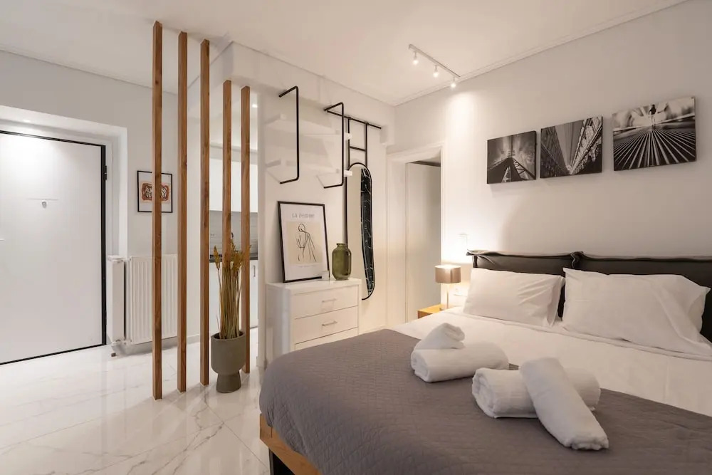 Kolonaki Chic Minimalist Studio-Athens