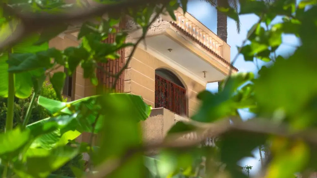 Yellow Family Villa - Private Pool - AC- 5 Min Walk to Beach