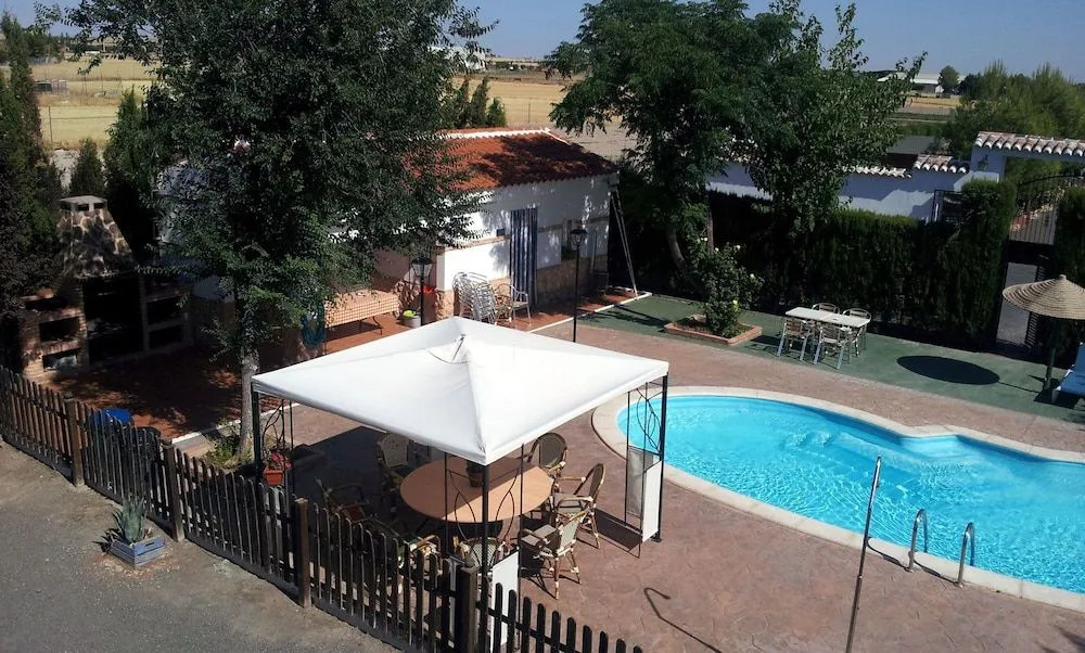 Casa rural con piscina y pista de padel - Casa de Pacas