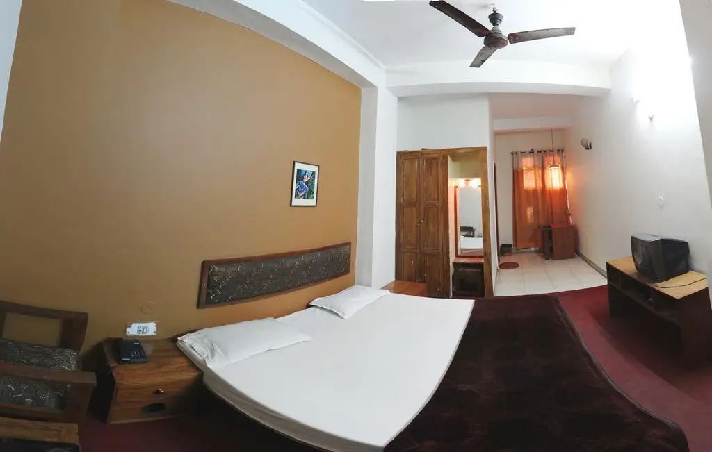 Gaurav Hotel
