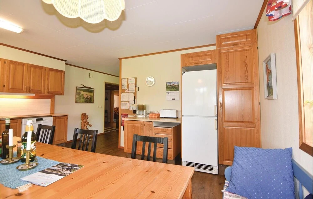 Awesome Home in Ed With 4 Bedrooms and Wifi
