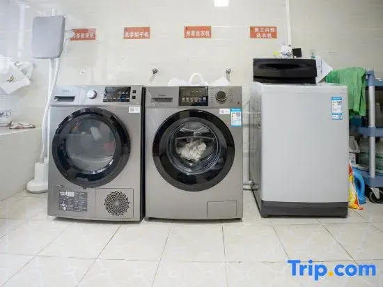 Yizhou Ruijin Hotel (Guanshanhu Park, Guanshanxi Road Subway Station Store)
