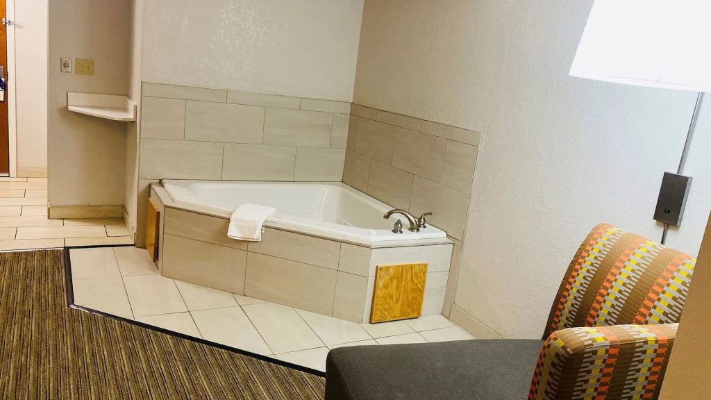 Holiday Inn Express Hotel & Suites Hillview by IHG