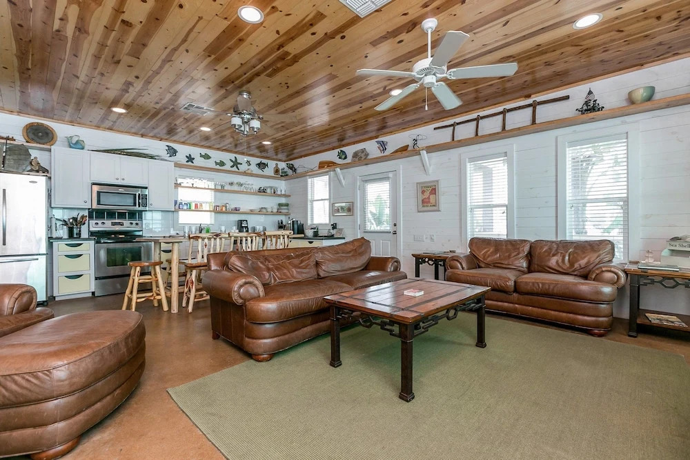 4BR Village Walk House, Pool by RedAwning