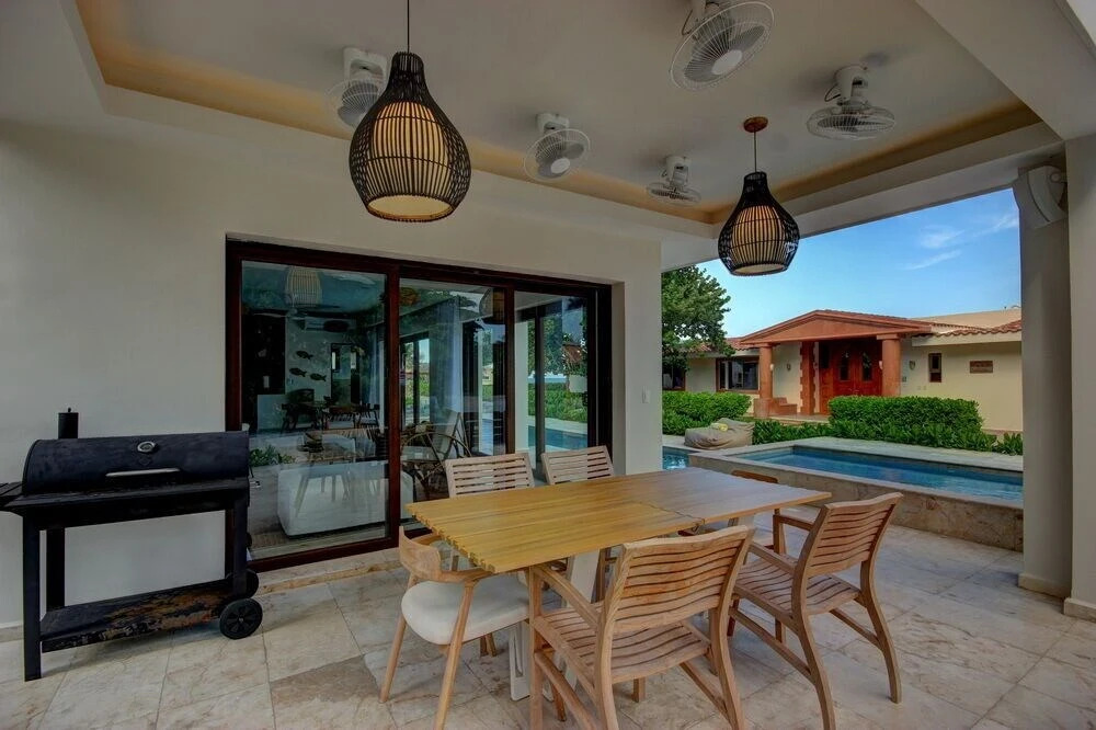 Wonderful 6 Bedroom villa 5 steps to the Best Beach in Playacar
