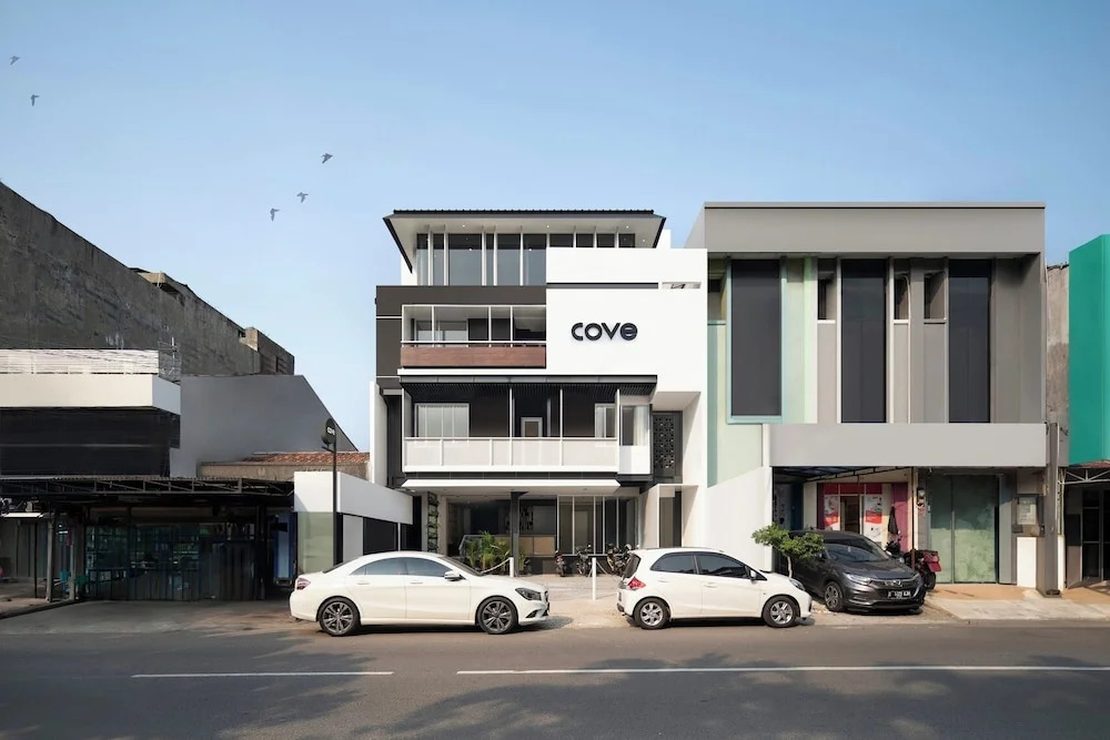 Cove Art Living