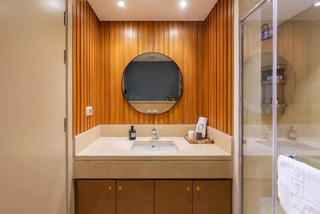 Elegant & Edgy 2 BR w Beach & Pool Mangroovy