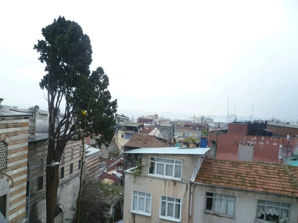 Ekim Apartments