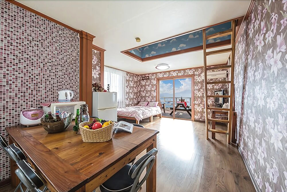 Geoje Beach Love Pension