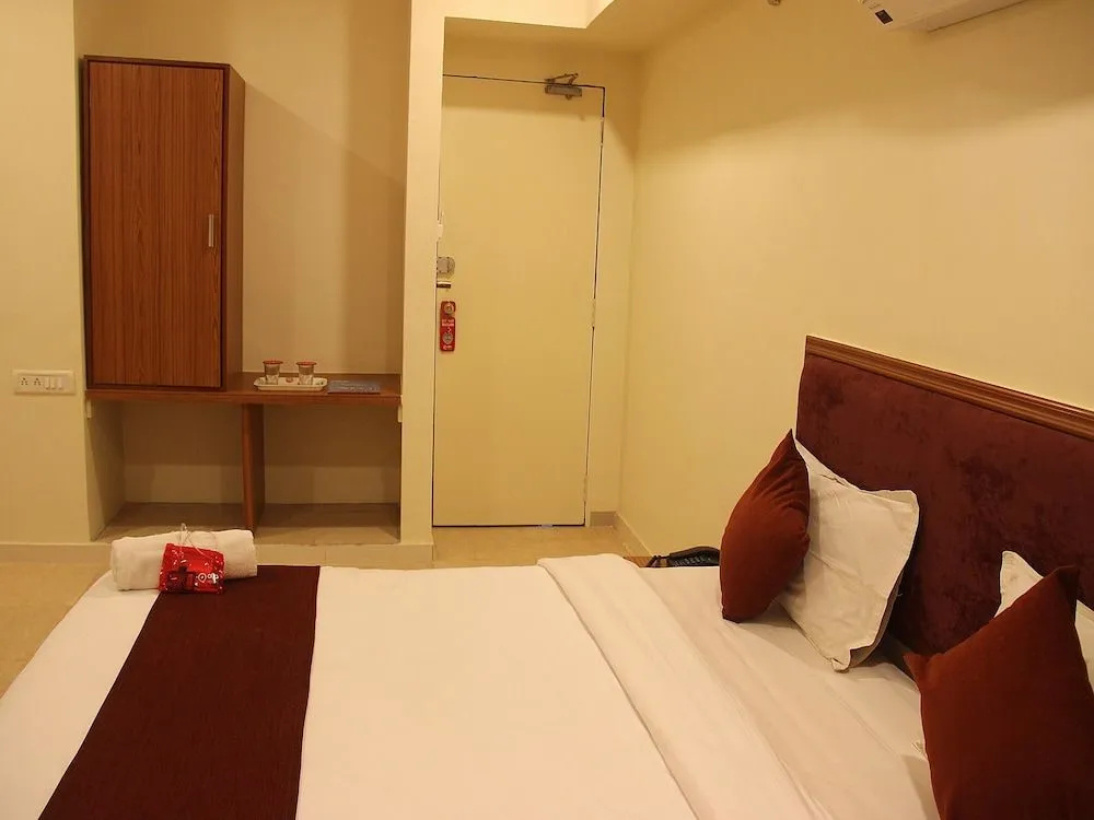 OYO 1697 Hotel PM Regency