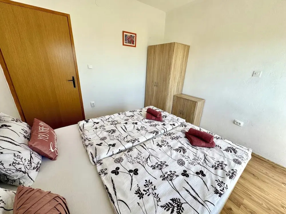 Apartment Lora 2
