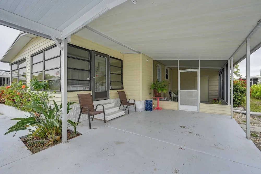 7 Mi to Bonita Beach! Escape w/ Pool Access