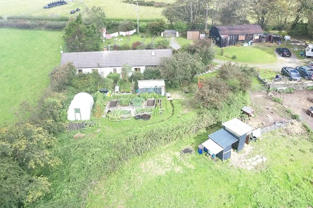 Inviting 2-Bed Cottage in Newcastle Emlyn