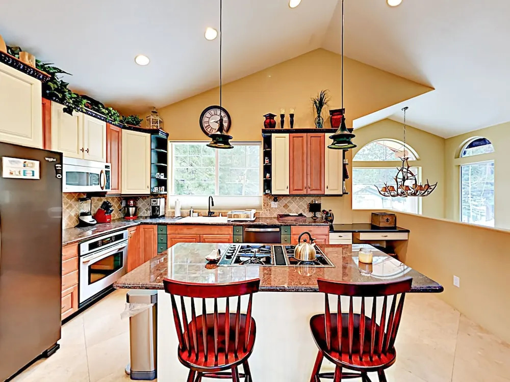 Beautiful Newer - 4 Br Home