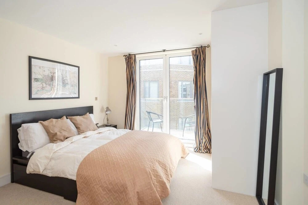 A Beautiful Modern 2 Bedroom Apartment