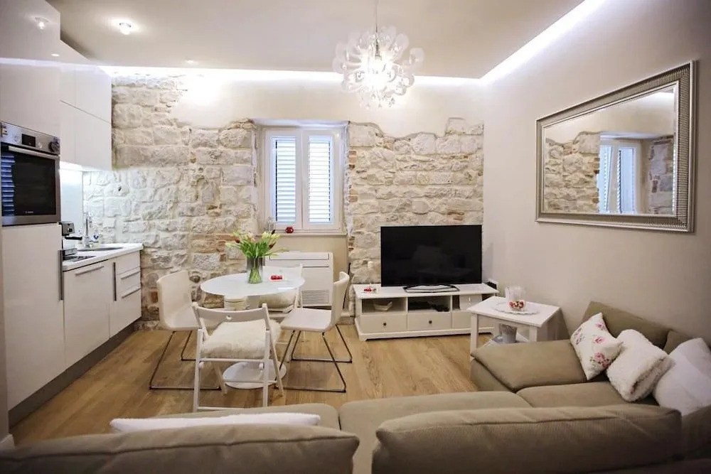 White Stone Apartment  Diocletian Palace