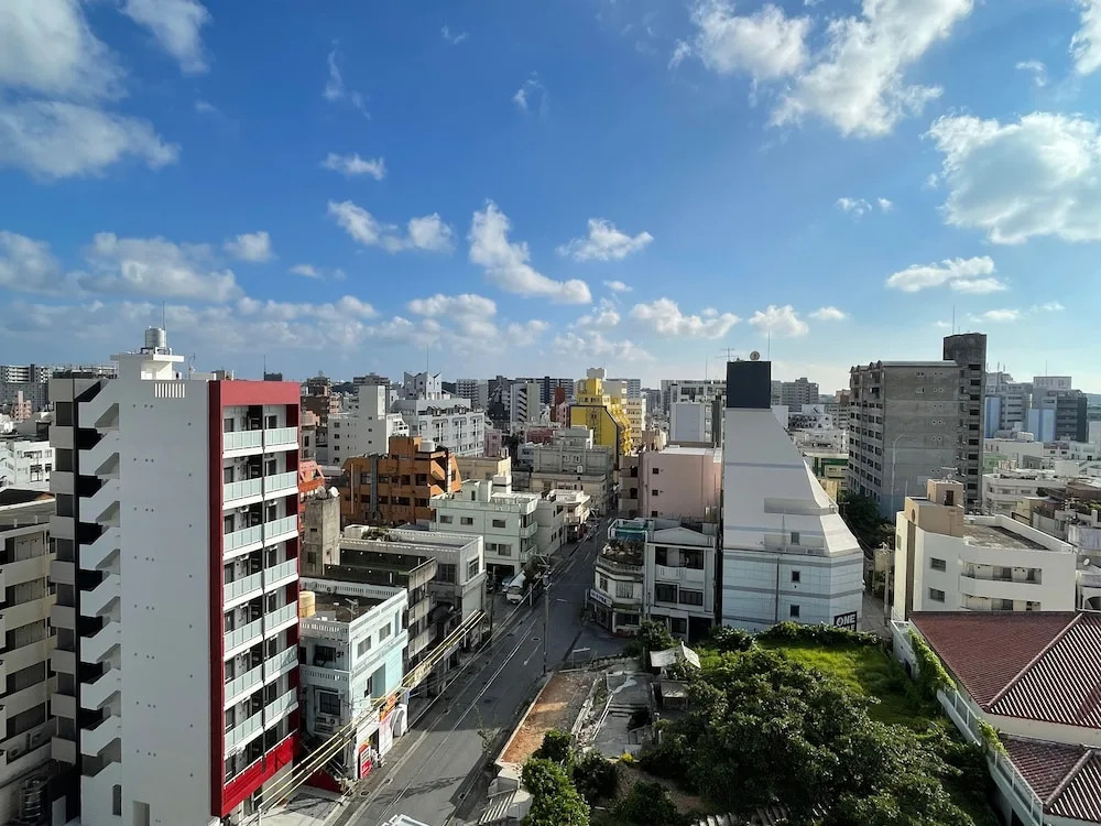New Normal Hotel in NAMINOUE ニューノーマルホテルイン波の上