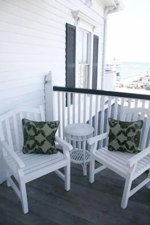 Inn at Old Harbor