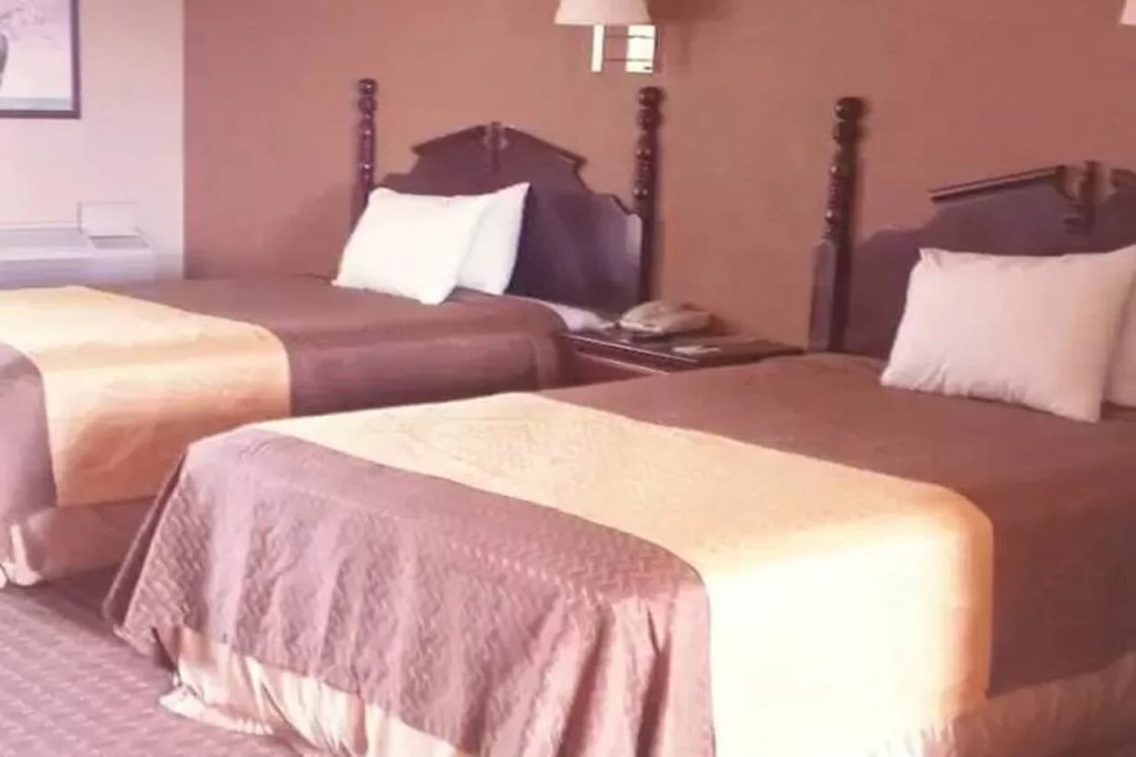 Mid Towne Inn & Suites