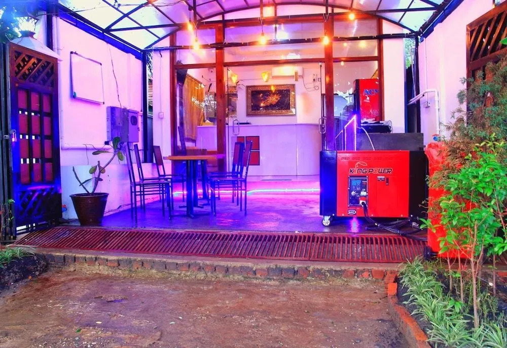 The Lodge Yangon Poshtel - Hostel