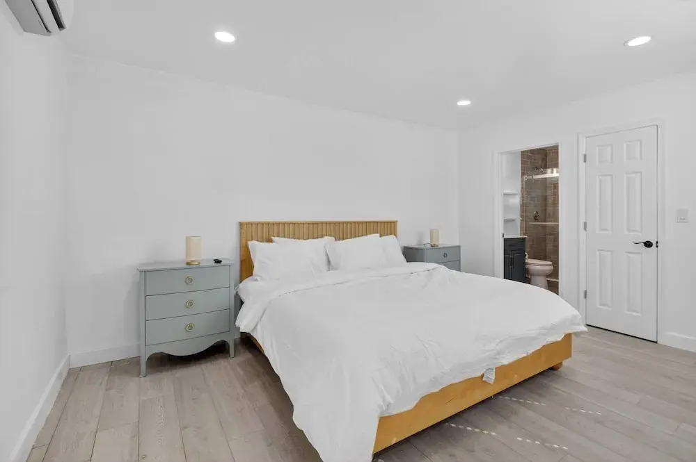 Delray Daydream, Home for 8
