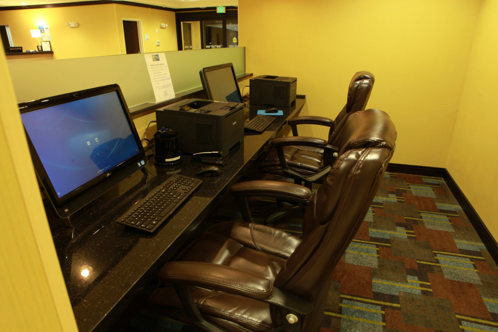Holiday Inn Express & Suites Detroit North - Troy by IHG