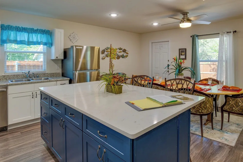 Game Room + Walk to Beach: Gun Barrel City Gem!