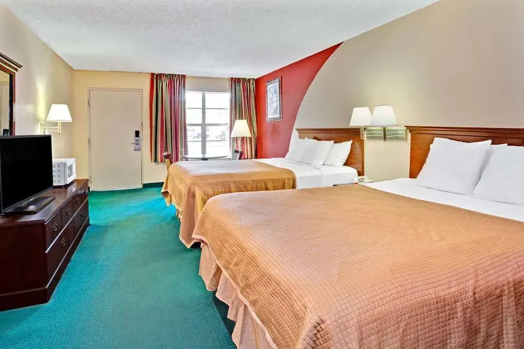 Howard Johnson Express Inn