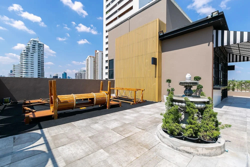 Your Private Oasis Stylish 2br With Spacious Living Room and Pool Access