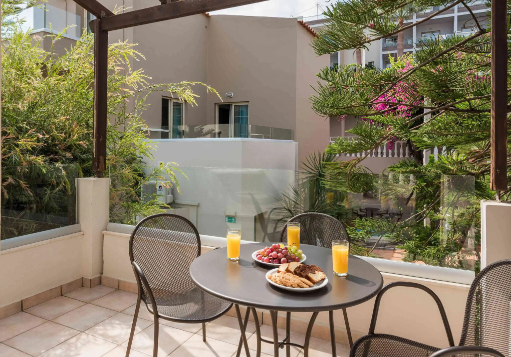Elotis Suites
