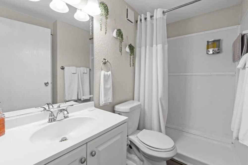 Cozy King Suite, Wheelchair Accessible, Fast Wifi
