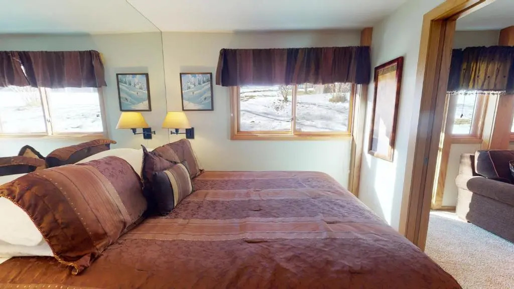 Laurelwood Condominiums Studio Premier Unit 405