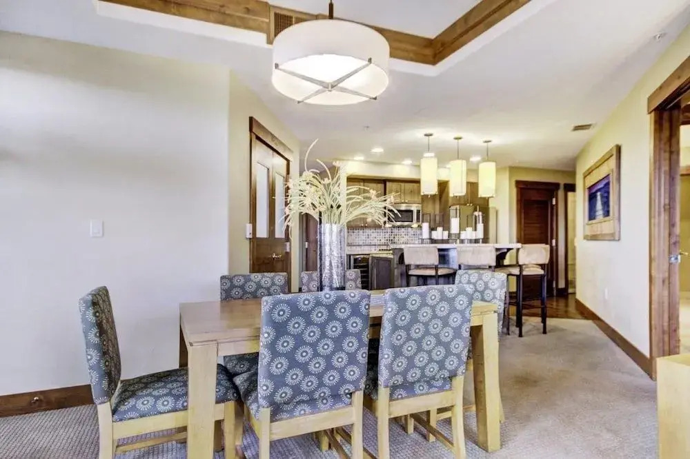 One Ski Hill Place S8322