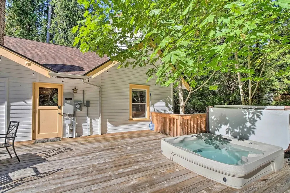 Cozy 'black Bear Retreat' by Mount Rainier!