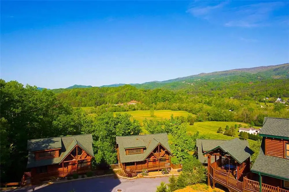 Misty Mountain Hideaway - Three Bedroom Cabin